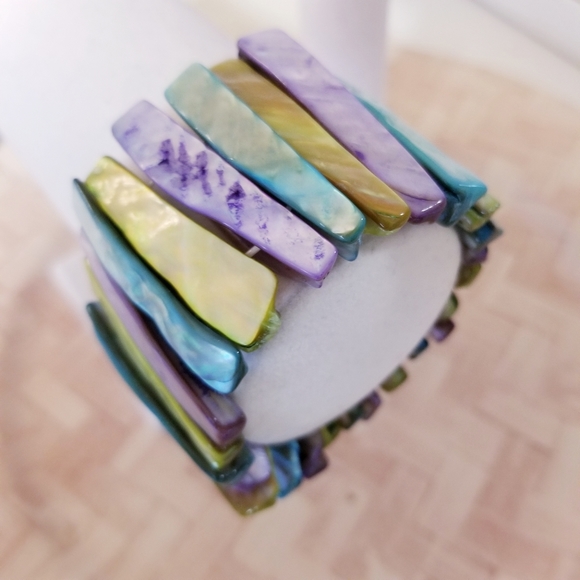 Abalone Shell Stretch Bracelet - Picture 2 of 12